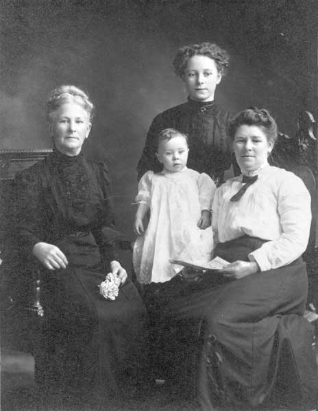 [Isabella HOHNER four generation picture]